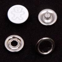 Кнопка рубашечная цв белый S-501 (101) нерж 9,5мм с логотипом мишка (уп ок.1440шт) NewStar